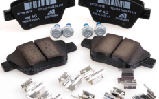 Колодки тормозов зад. (5K0698451C)