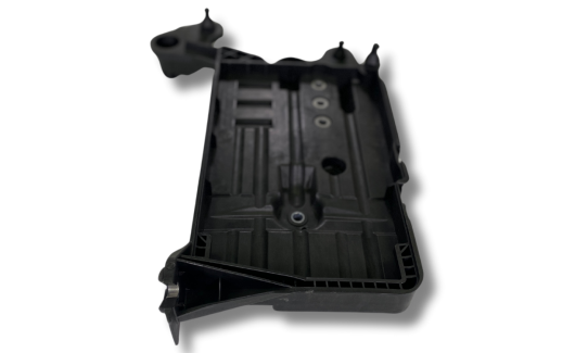 Кронштейн опора короба АКБ (5Q0915331K) 1