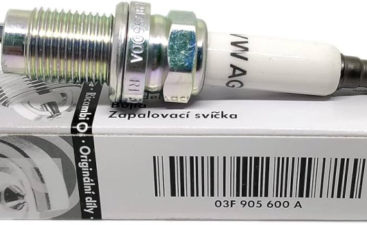 Свеча зажигания (03F905600A) 1